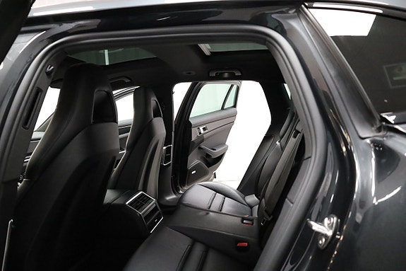 Porsche Panamera 4 12 of 27