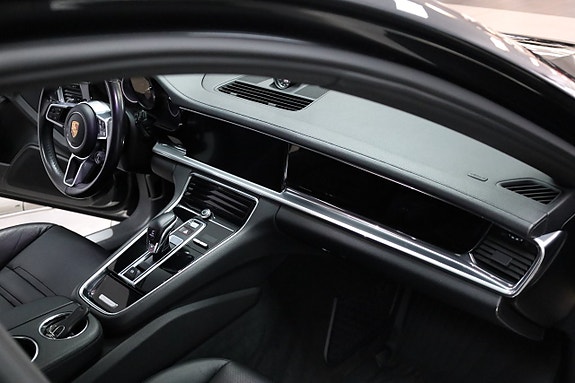 Porsche Panamera 4 19 of 27