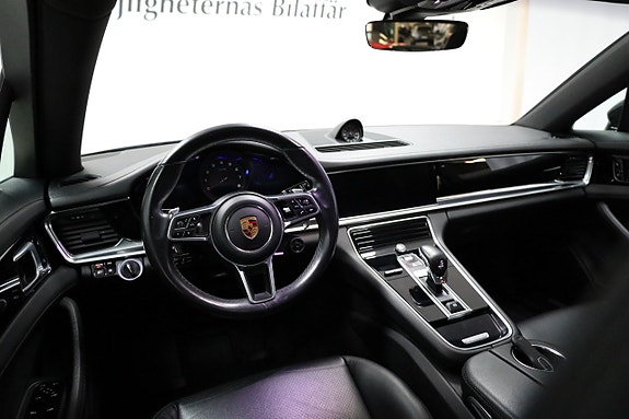 Porsche Panamera 4 2 of 5