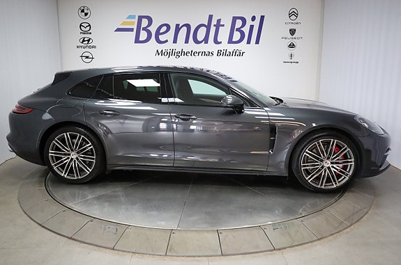 Porsche Panamera 4 17 of 27