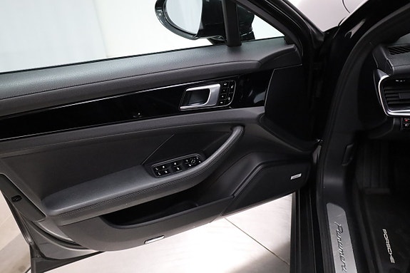 Porsche Panamera 4 14 of 27