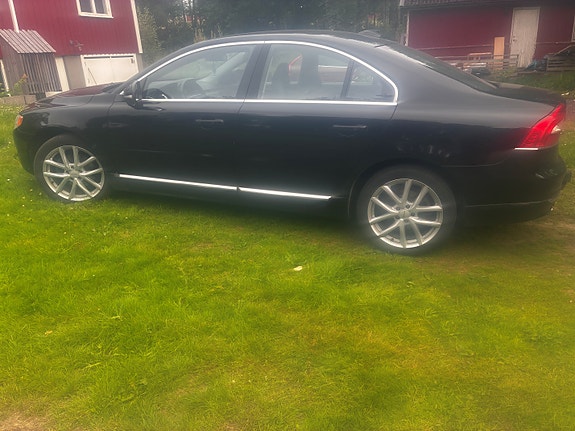 Volvo S80 2 of 5