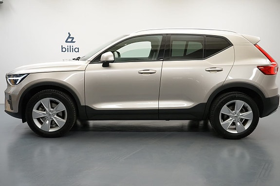 Volvo XC40 2 of 5