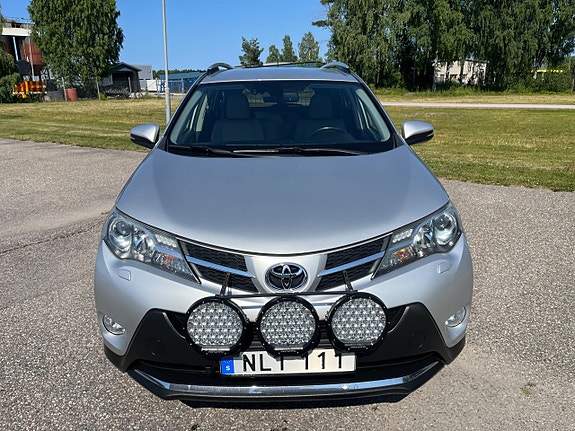 Toyota RAV4 8 of 28