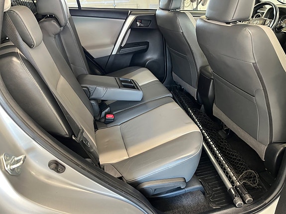 Toyota RAV4 17 of 28