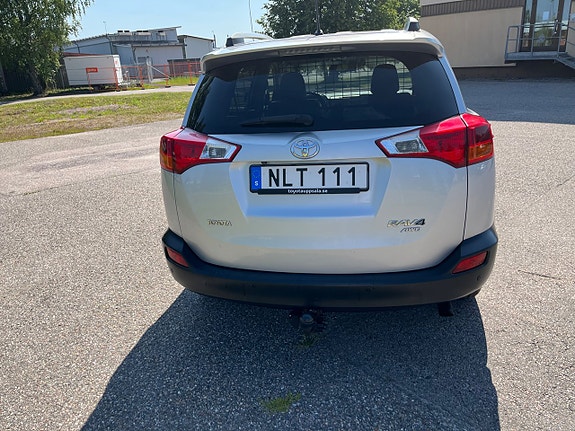 Toyota RAV4 4 of 28