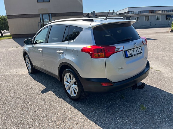 Toyota RAV4 3 of 28
