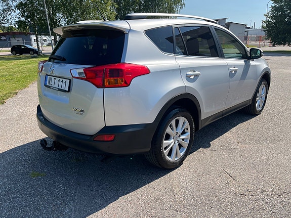 Toyota RAV4 5 of 28