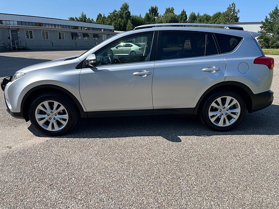 Toyota RAV4 2 of 28