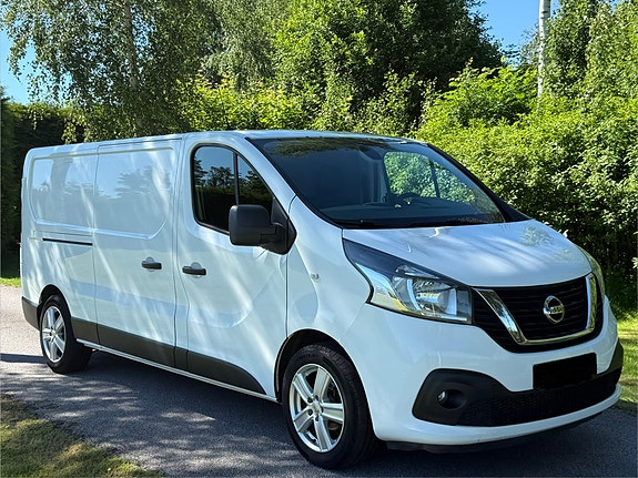 Nissan NV300 2 of 5