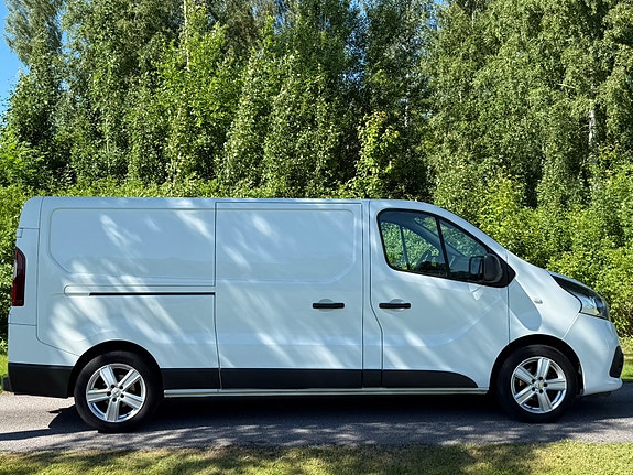 Nissan NV300 3 of 5
