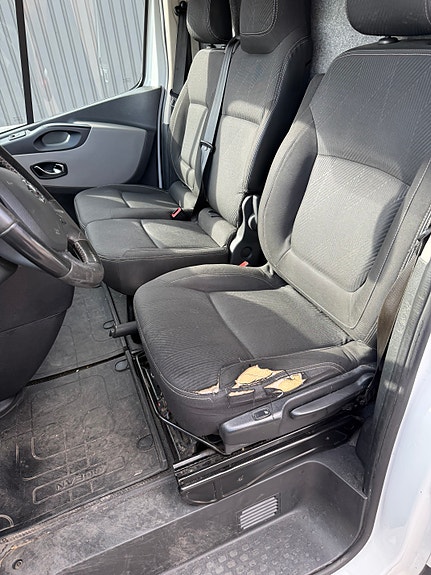 Nissan NV300 6 of 7