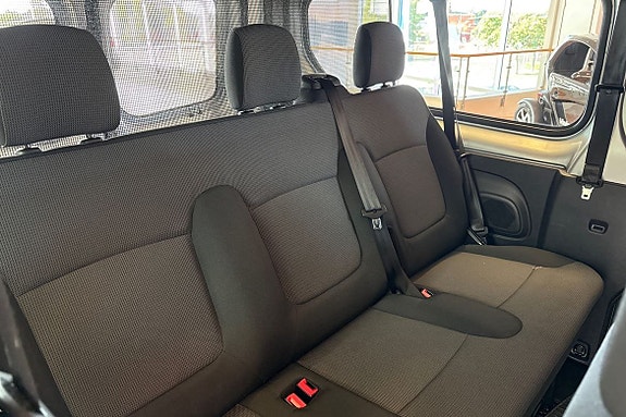 Renault Trafic 13 of 16