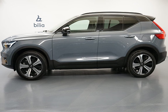 Volvo XC40 2 of 5