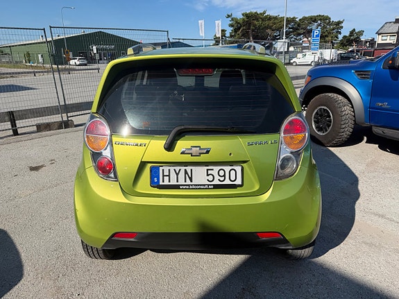 Chevrolet Spark 10 of 22