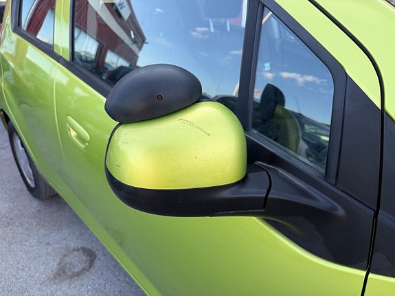 Chevrolet Spark 14 of 22