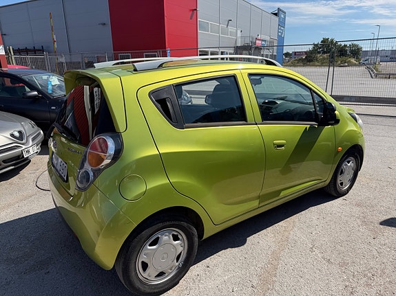 Chevrolet Spark 22 of 22