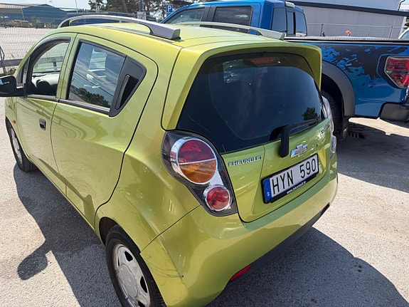 Chevrolet Spark 18 of 22