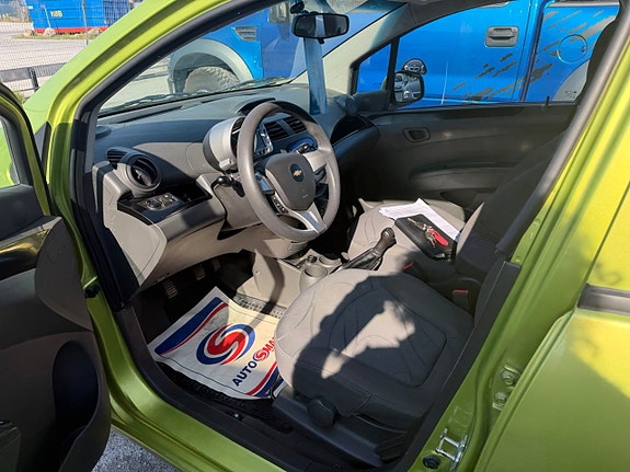 Chevrolet Spark 16 of 22