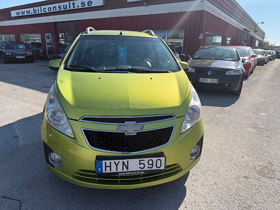 Chevrolet Spark 2 of 5