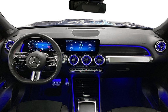 Mercedes-Benz GLB200 9 of 17