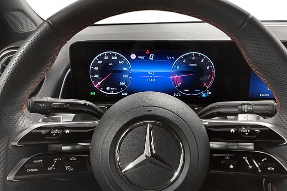 Mercedes-Benz GLB200 6 of 17
