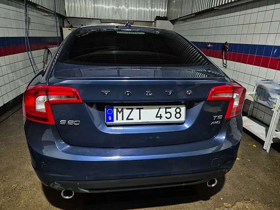 Volvo S60 4 of 5
