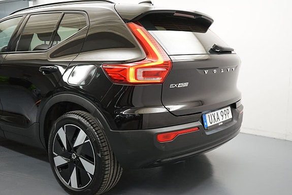 Volvo EX40 3 of 5