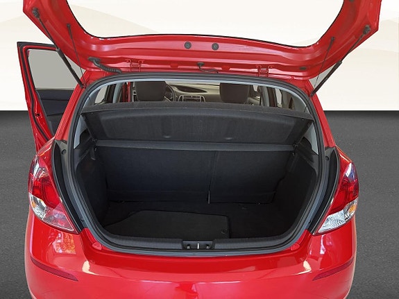 Hyundai i20 10 of 16