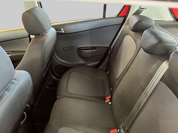 Hyundai i20 8 of 16