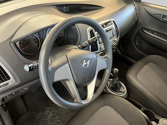 Hyundai i20 11 of 16