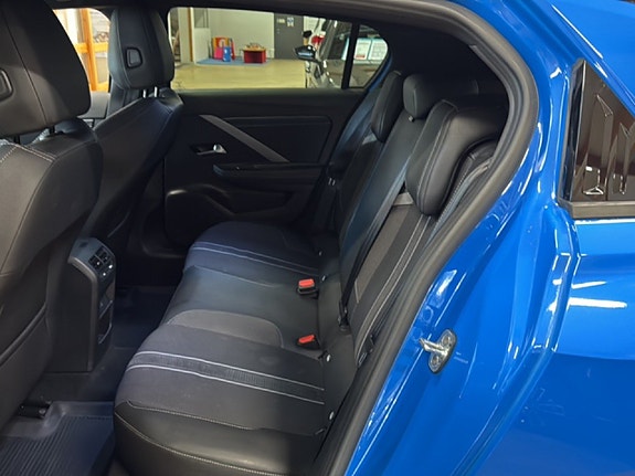 Opel Astra 9 of 17