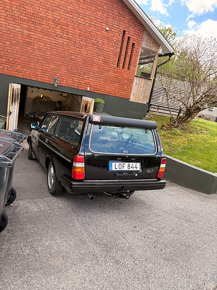 Volvo 240 3 of 5