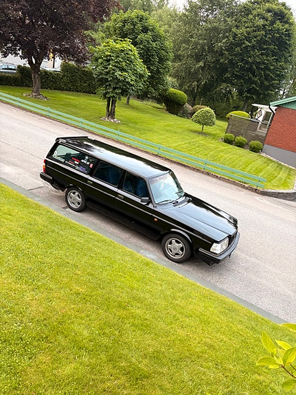 Volvo 240 2 of 5