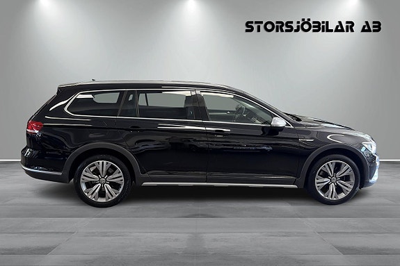Volkswagen Passat Alltrack 2 of 20