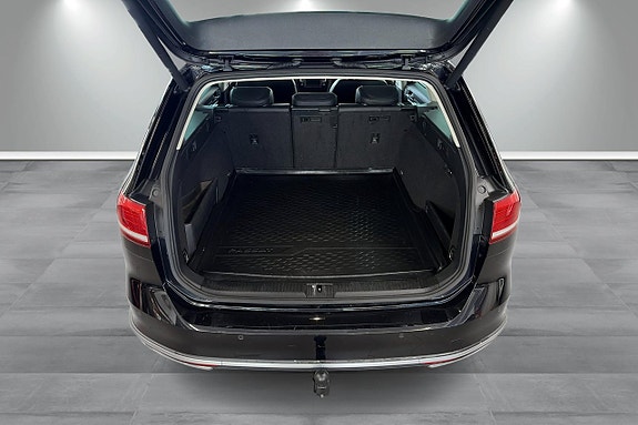 Volkswagen Passat Alltrack 12 of 20