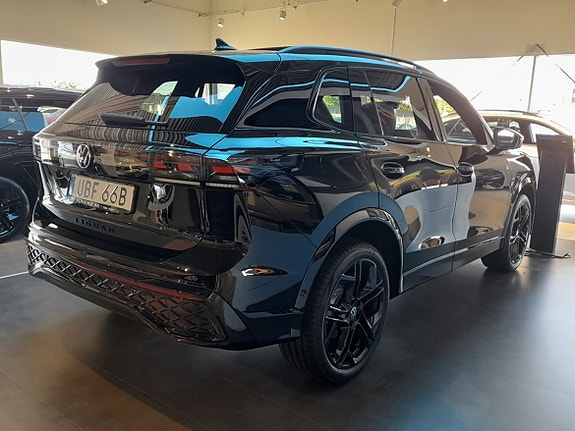 Volkswagen Tiguan 3 of 5