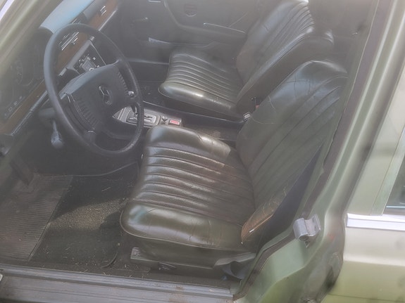 Mercedes-Benz 350 SE 4 of 5