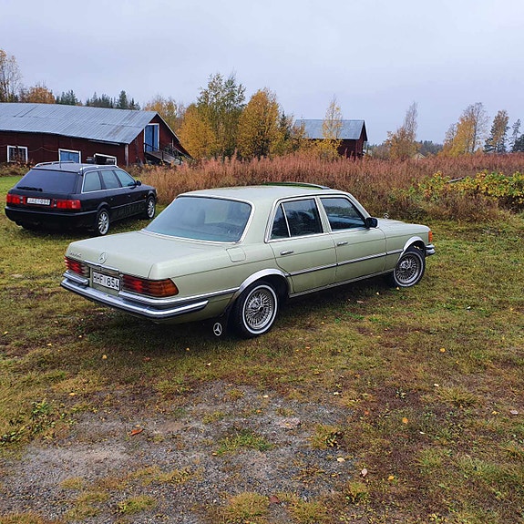 Mercedes-Benz 350 SE 2 of 5