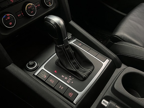 Volkswagen Amarok 25 of 30