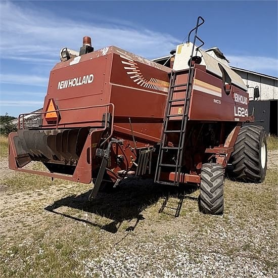 New Holland L624 4 of 30