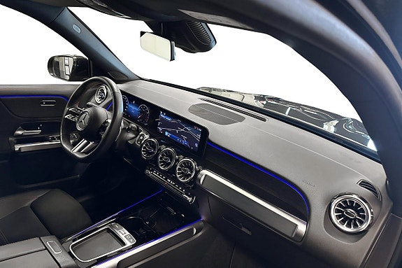 Mercedes-Benz GLB200 11 of 24