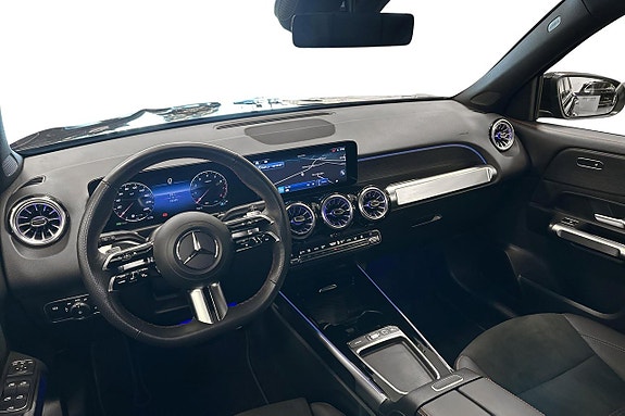 Mercedes-Benz GLB200 9 of 24