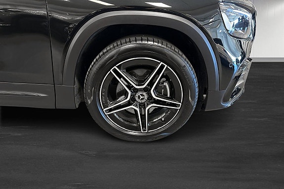 Mercedes-Benz GLB200 12 of 24