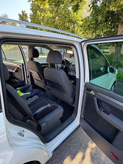 Volkswagen Touran 4 of 5