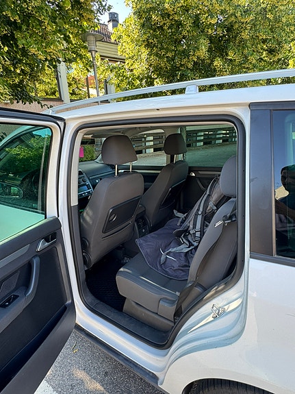 Volkswagen Touran 6 of 15