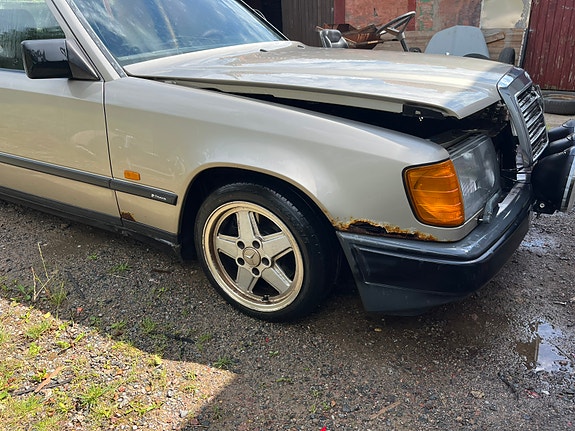 Mercedes-Benz 200 6 of 8