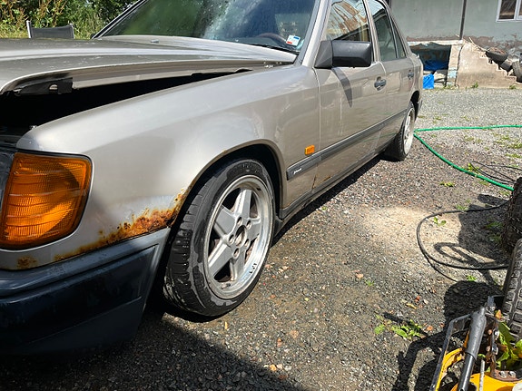 Mercedes-Benz 200 7 of 8
