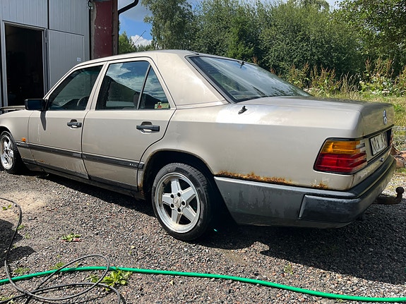 Mercedes-Benz 200 8 of 8