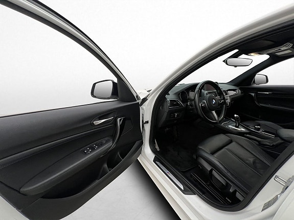 BMW 120 9 of 30